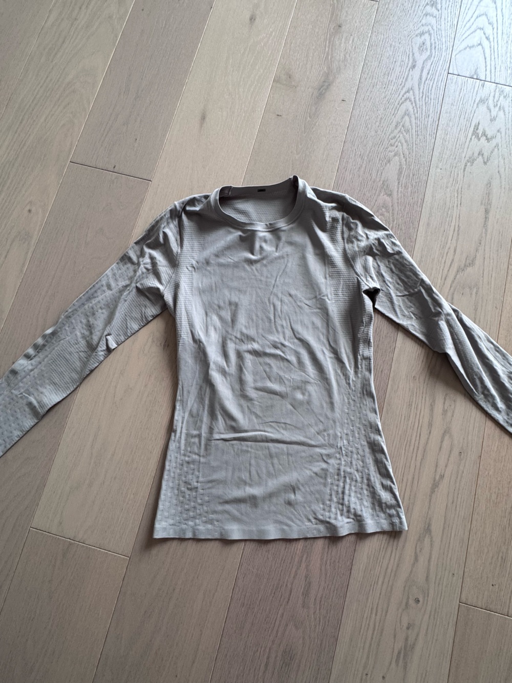 Men’s Lululemon Light Gray Seamless Long Sleeve Top Size Small
